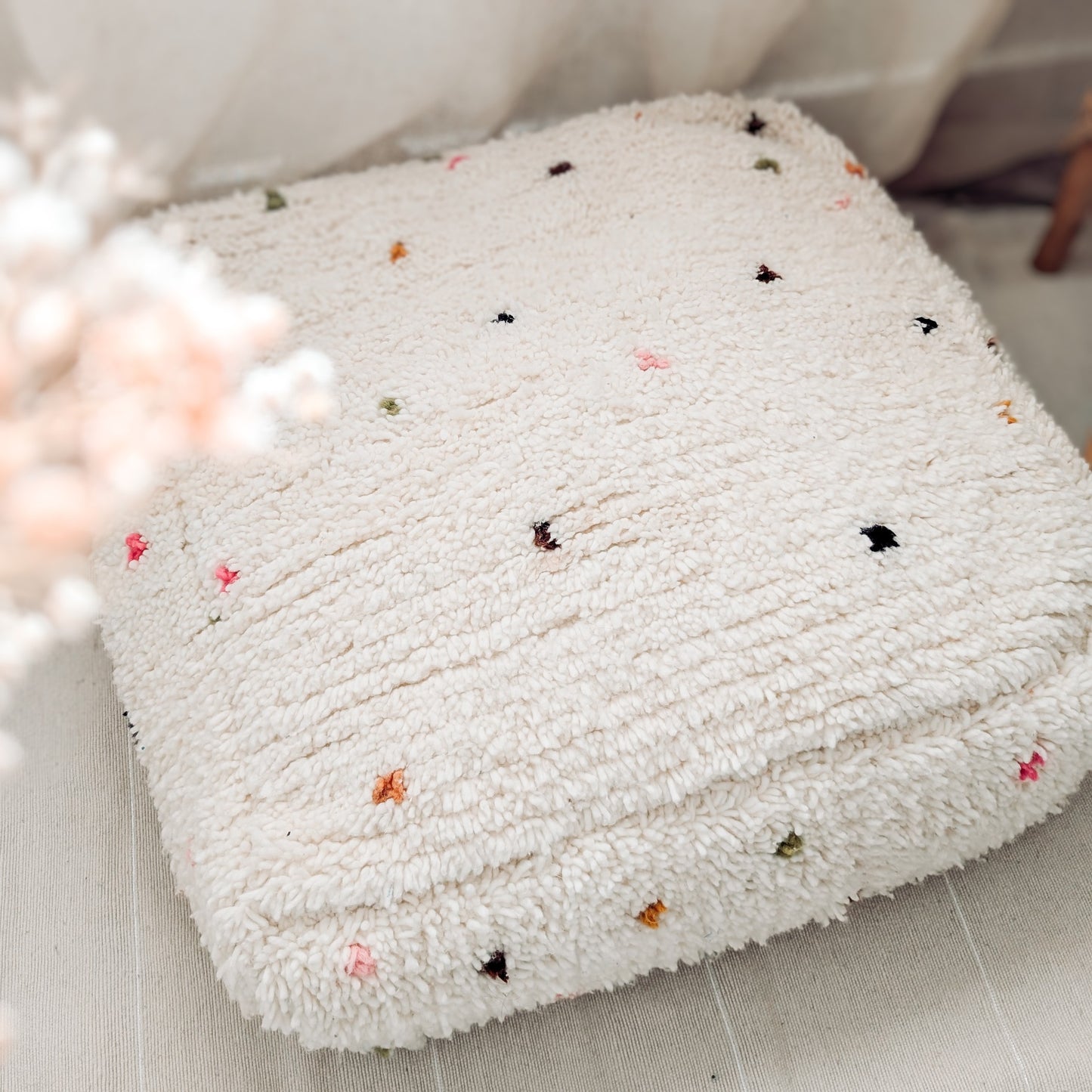 Pouf Beni Ouarain blanc pois multicolores