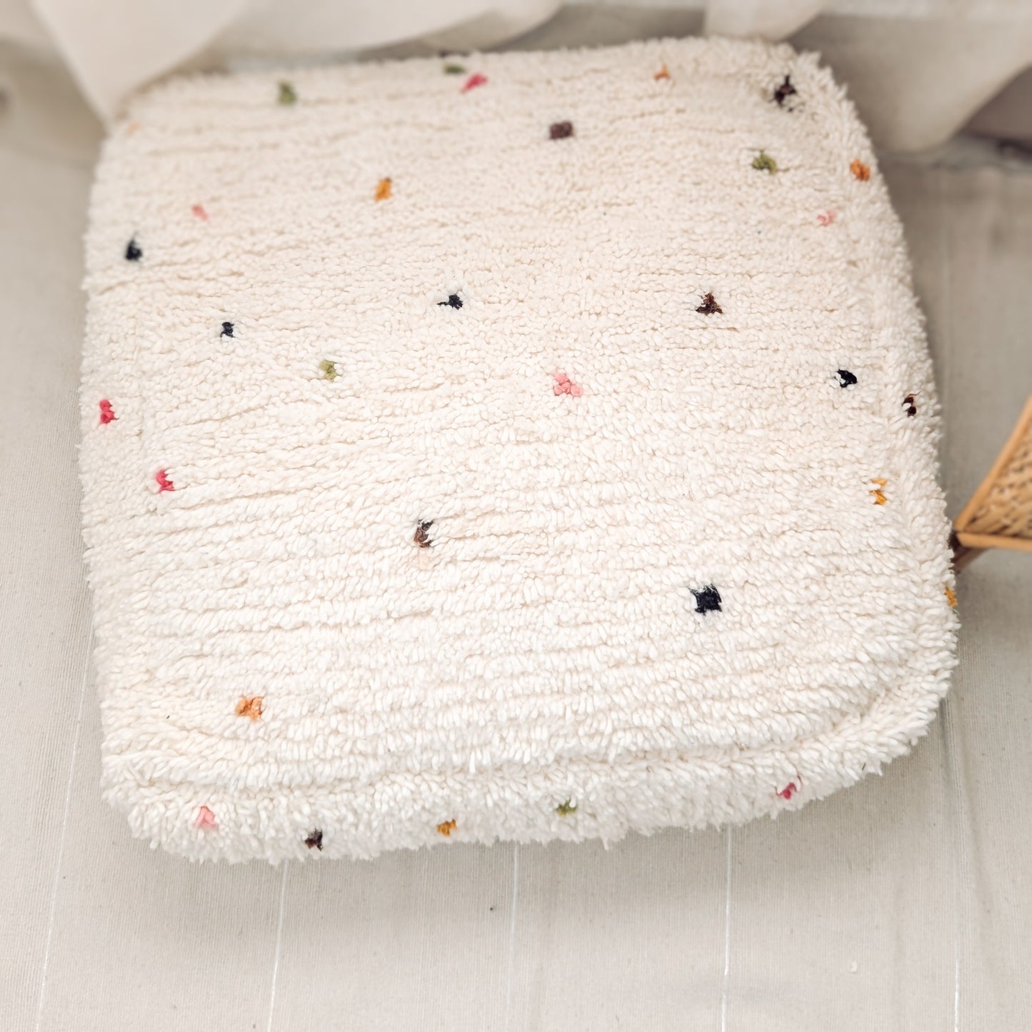Pouf Beni Ouarain blanc pois multicolores