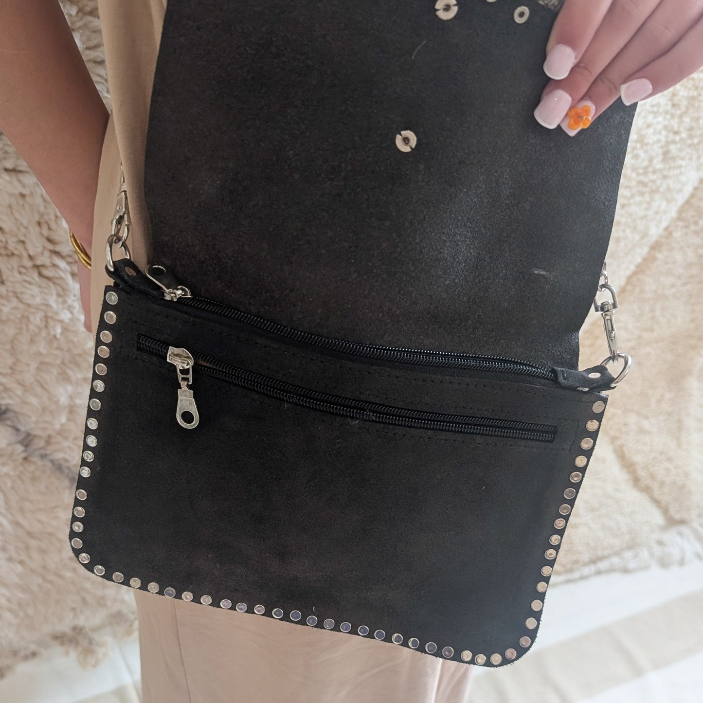 Pochette berbère en daim - Artisanat marocain