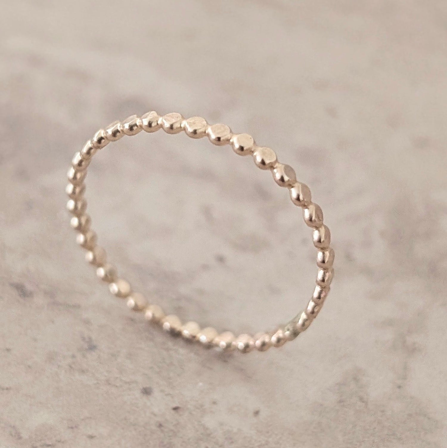 Bague Nora en gold filled, bijou artisanal fait main, bague fine élégante