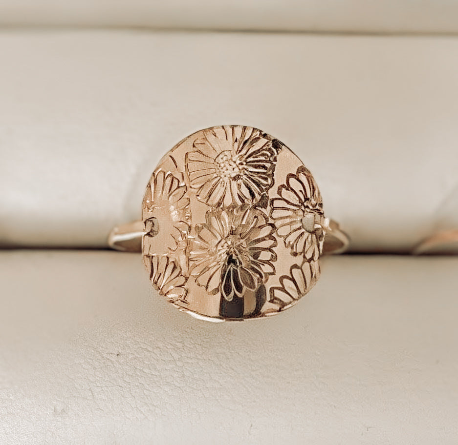 bague gravée à la main en gold filled 